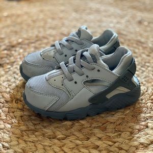 Nike Huarache Run Grey